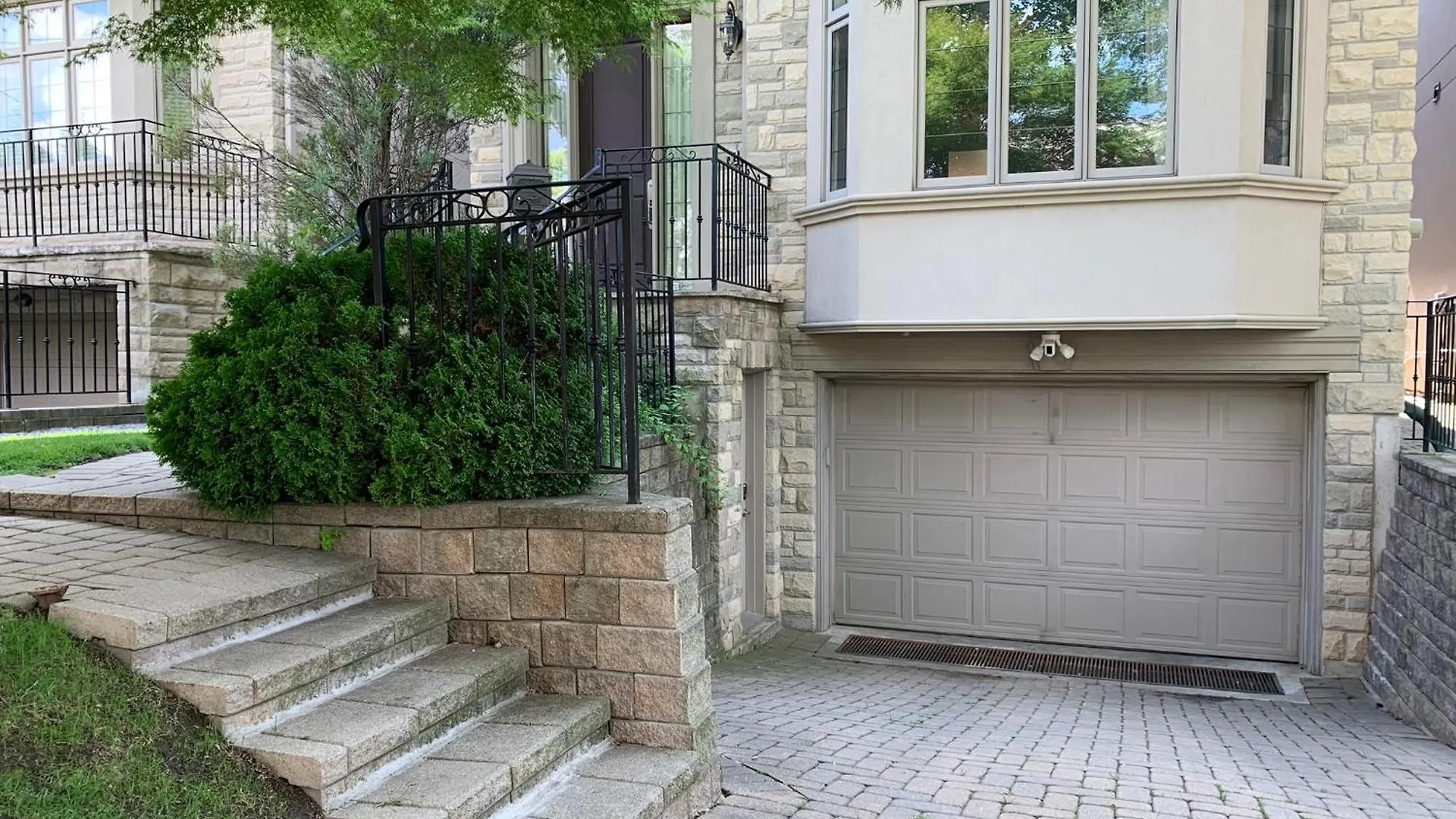 Stylish Private Home With 2 Bedrooms And Free Parking In Midtown Toronto 0*,  Canada
