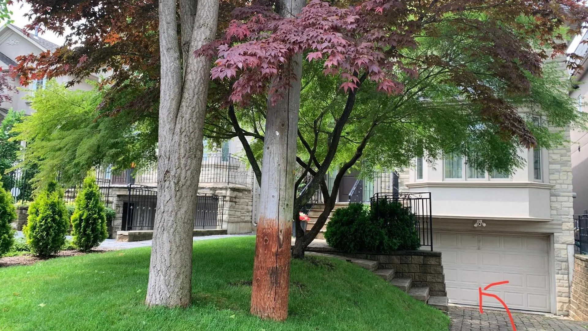 Stylish Private Home With 2 Bedrooms And Free Parking In Midtown Toronto Canada