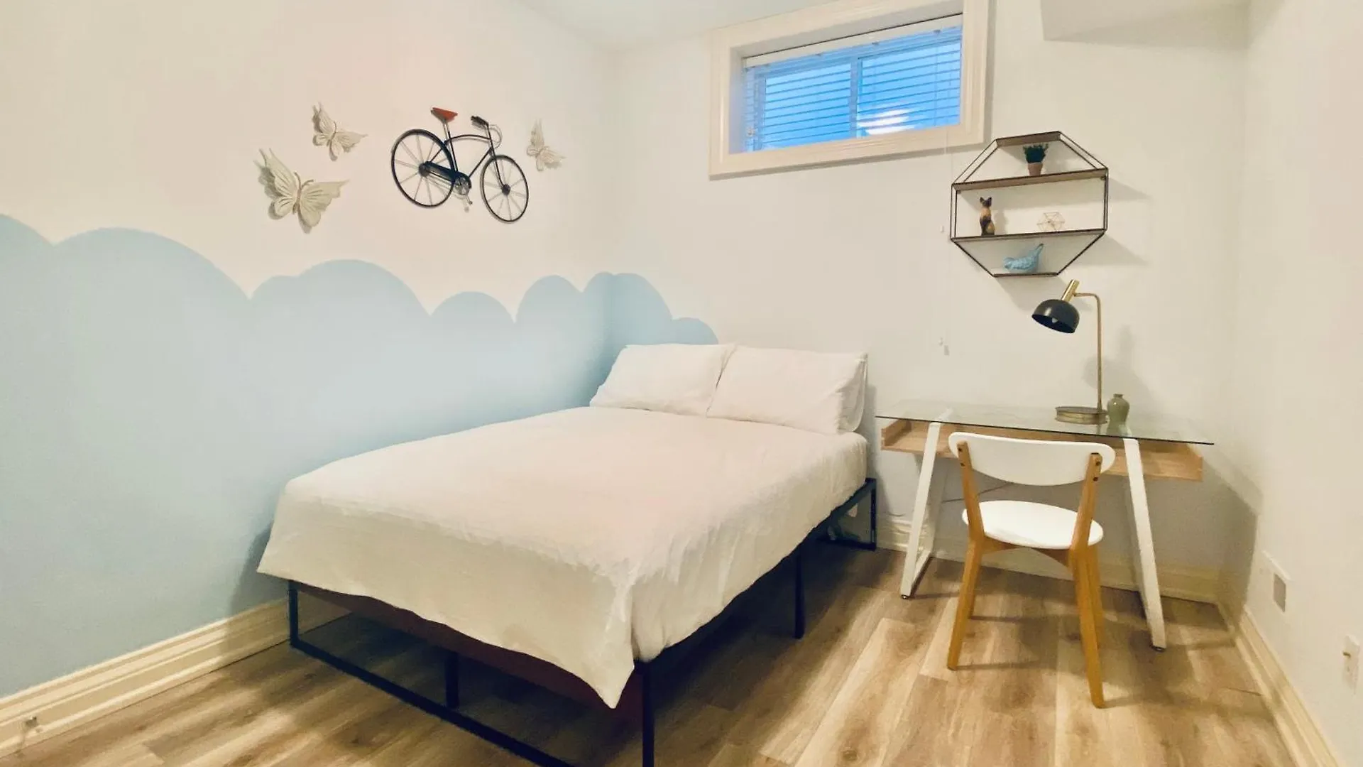 Stylish Private Home With 2 Bedrooms And Free Parking In Midtown Toronto