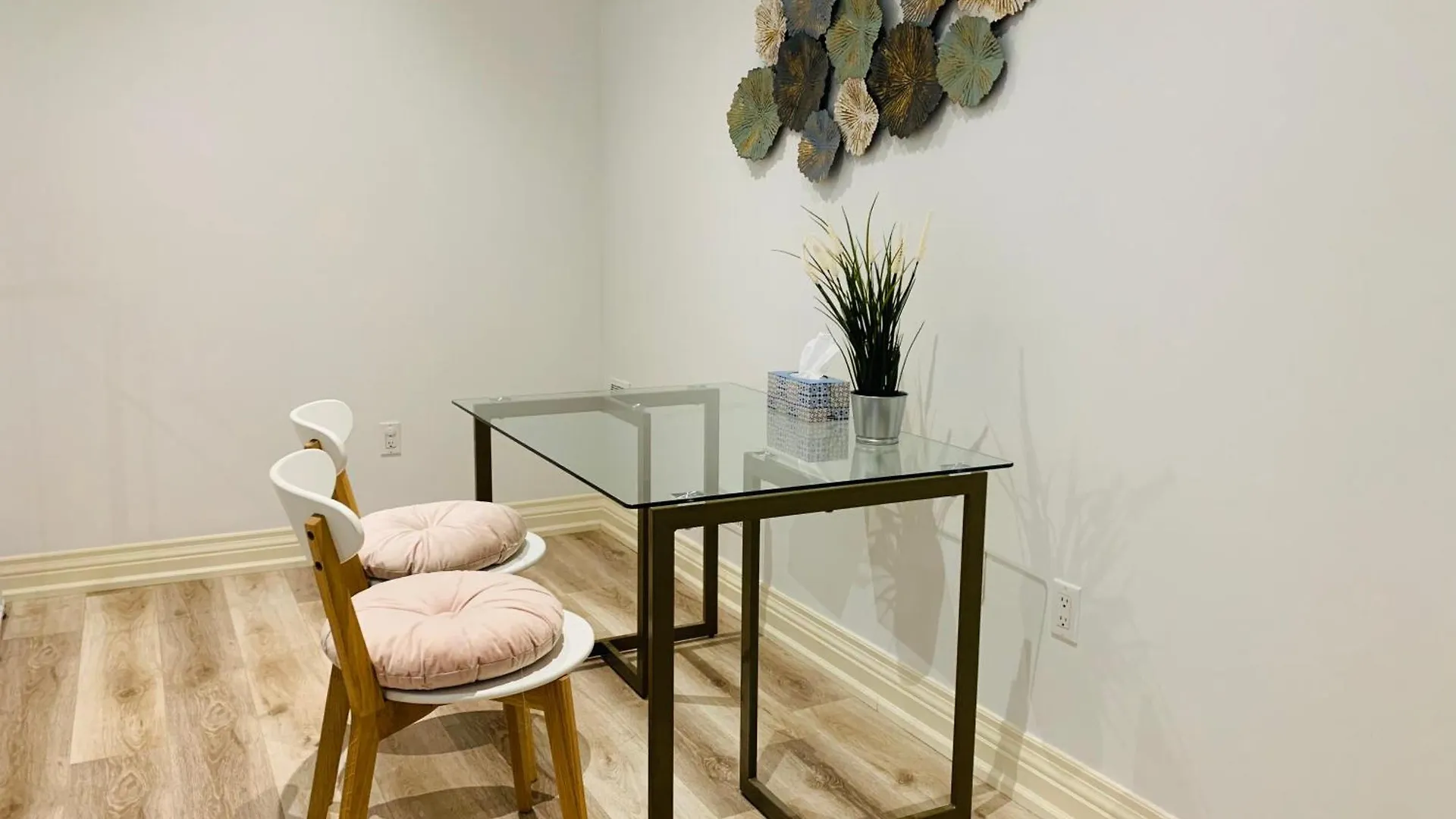 Stylish Private Home With 2 Bedrooms And Free Parking In Midtown Toronto 0*,  Canada